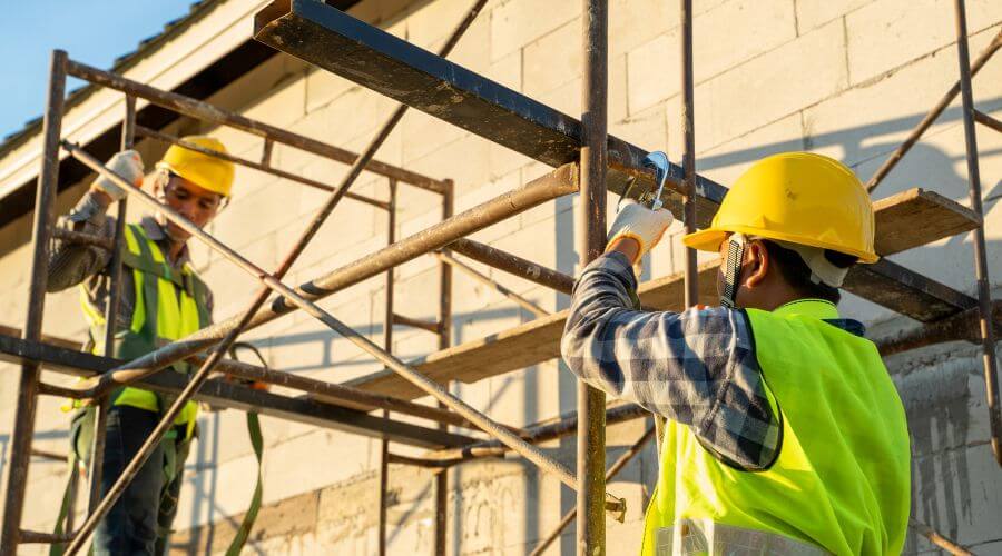 Professional gutter cleaning in Hinckley, OH